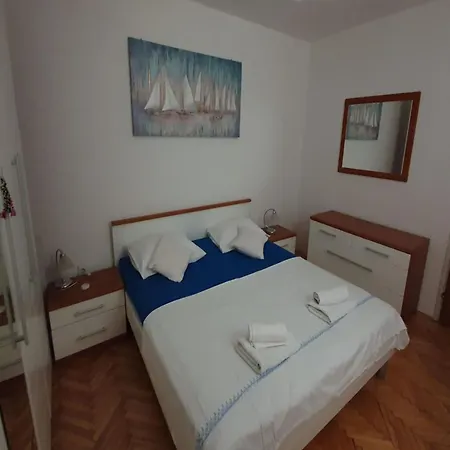 Spacious Steps From The Beach, With Private Terrace And Grill Διαμέρισμα