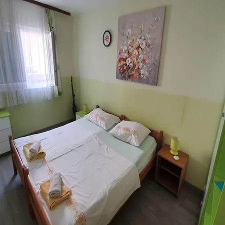 Spacious Steps From The Beach, With Private Terrace And Grill Kaštela
