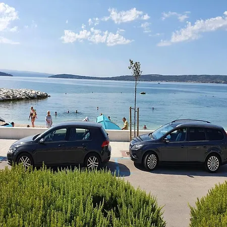 Spacious Steps From The Beach, With Private Terrace And Grill * Kaštela
