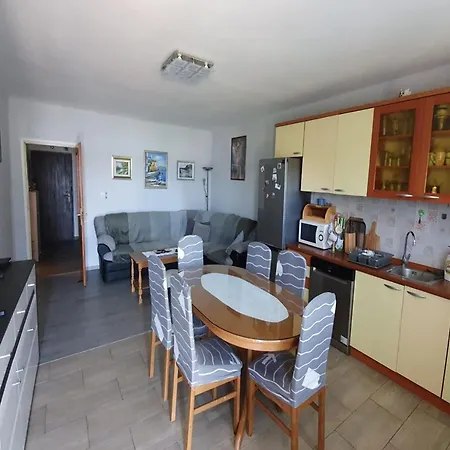 Spacious Steps From The Beach, With Private Terrace And Grill Διαμέρισμα Kaštela